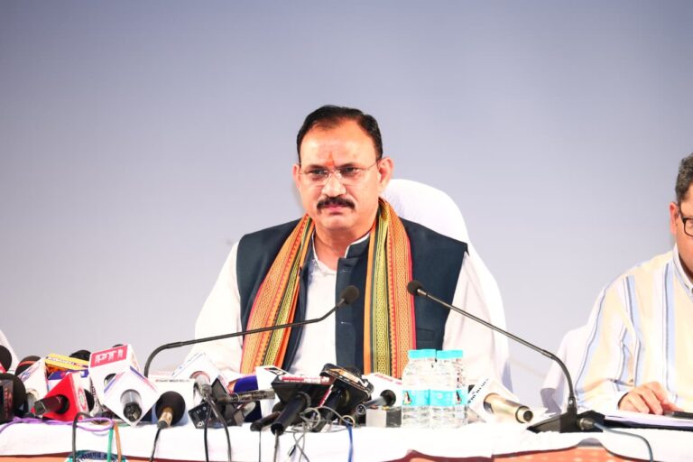 मलेरिया पर निर्णायक प्रहार जारी, एक भी मृत्यु न हो यही हमारा लक्ष्य : स्वास्थ्य मंत्री श्याम बिहारी जायसवाल….