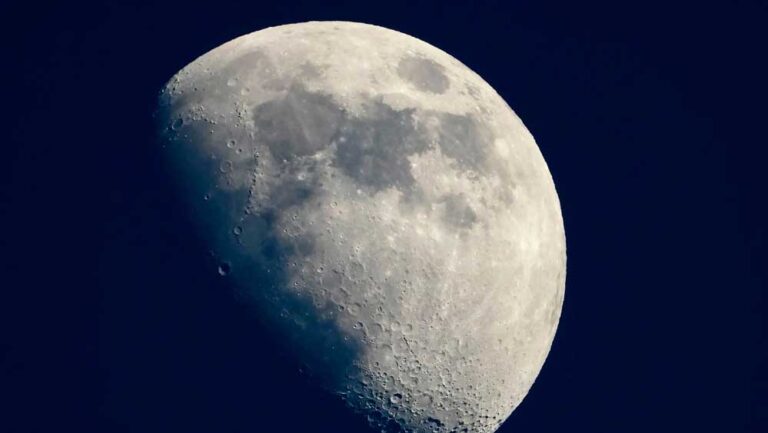 चांद पर भी जिंदा रह सकते हैं धरती के माइक्रोब्स! NASA की स्टडी में बड़ा खुलासा