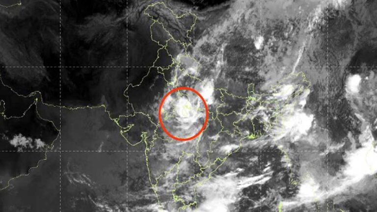 सैटेलाइट फोटो में मॉनसून का नया चेहरा! पूर्वी और मध्य भारत पर बादलों का भयानक घेरा