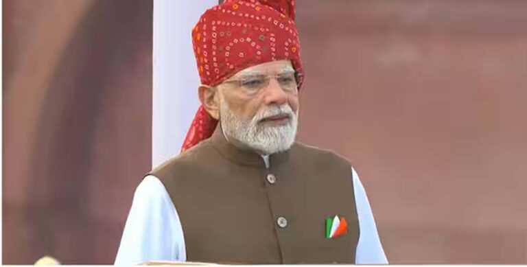 लाल किले से PM मोदी का ‘दिमागी नक्सल’ वार, विपक्ष ने बोला तीखा हमला