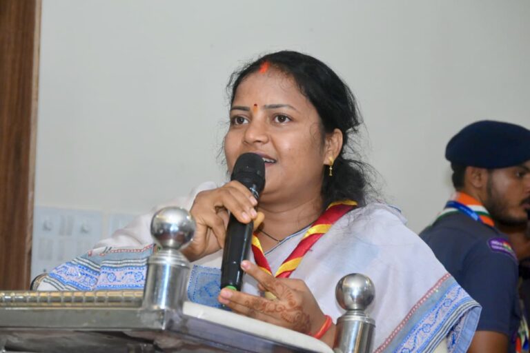 मंत्री लक्ष्मी राजवाड़े ने सैनिक भाइयों के लिए भेजे रक्षा सूत्र, ऑपरेशन सिपाही रक्षा सूत्र 0.4 के तहत सरगुजा से सैनिकों तक पहुंचेगा छत्तीसगढ़ की बहनों का स्नेह, सम्मान और आशीर्वाद…..