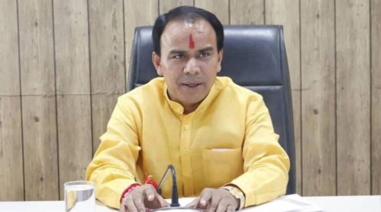 कॉलेज आने-जाने के लिए पहाड़ की बेटियों को मुफ्त परिवहन का इंतजार