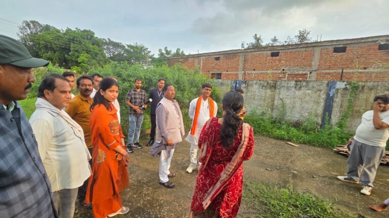 मंत्री रामविचार नेताम ने किया पोस्ट मैट्रिक आदिवासी कन्या छात्रावास का आकस्मिक निरीक्षण…..