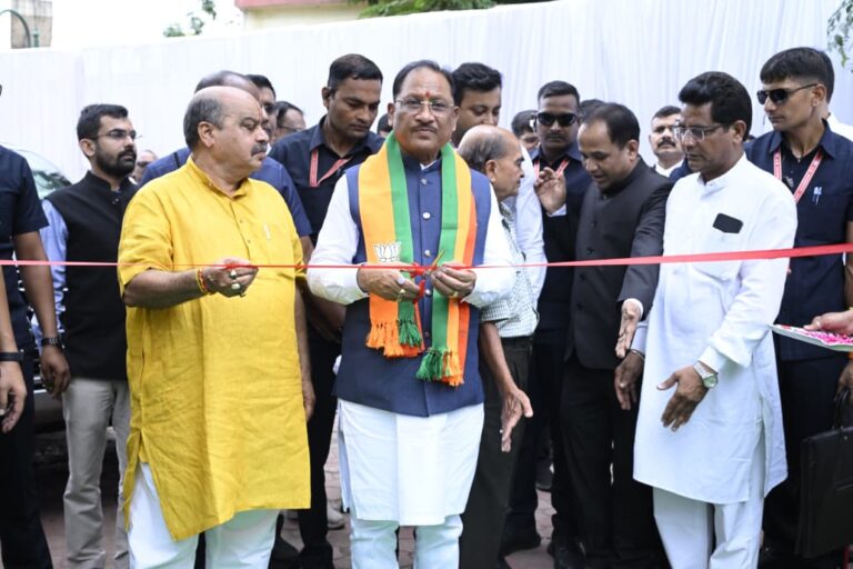 देश की आजादी में छत्तीसगढ़ के वीर नायकों का योगदान नई पीढ़ी तक पहुंचाना हमारा दायित्व : मुख्यमंत्री विष्णु देव साय…