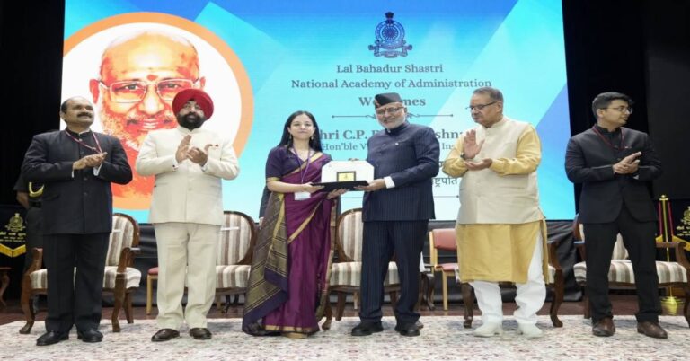 Uttarakhand News: LBSNAA में IAS ट्रेनिंग पूरी, उपराष्ट्रपति ने कहा- विकास का लाभ अंतिम व्यक्ति तक पहुंचाना प्रशासन की जिम्मेदारी…..