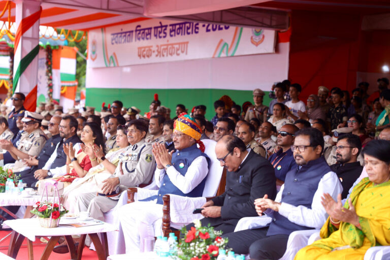 स्वतंत्रता दिवस समारोह: शालेय विद्यार्थियों की सांस्कृतिक प्रस्तुतियों ने बांधा समां