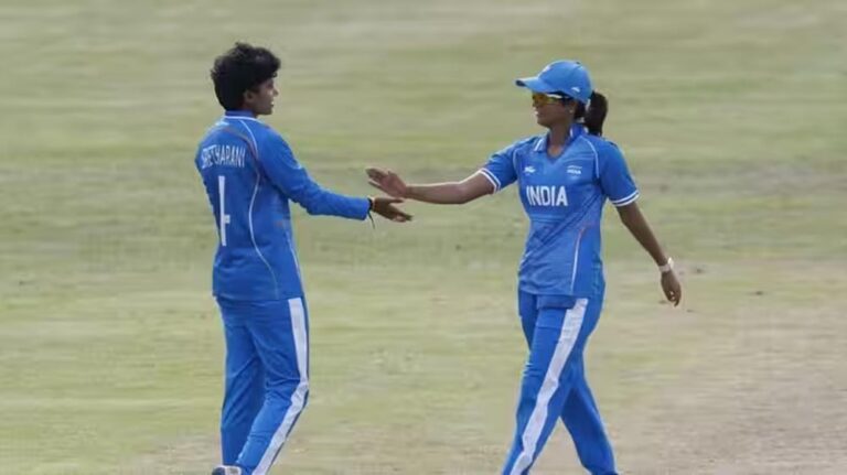 एशियन गेम्स में श्री चरणी का धमाल, 4 विकेट लेकर रचा इतिहास; बुमराह से भी बेहतर दिखा रिकॉर्ड