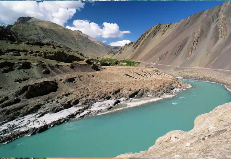 सिंधु नदी पर भारत का बड़ा दांव, लद्दाख में बना रॉक चेक डैम; पाकिस्तान की बढ़ी टेंशन