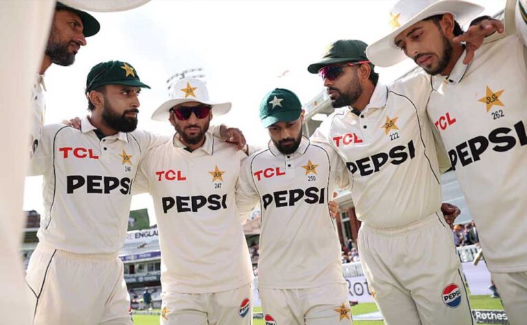 पाकिस्तानी टीम में मचा हड़कंप, PCB ने खिलाड़ियों के फोन किए जब्त; मैच फिक्सिंग का शक?