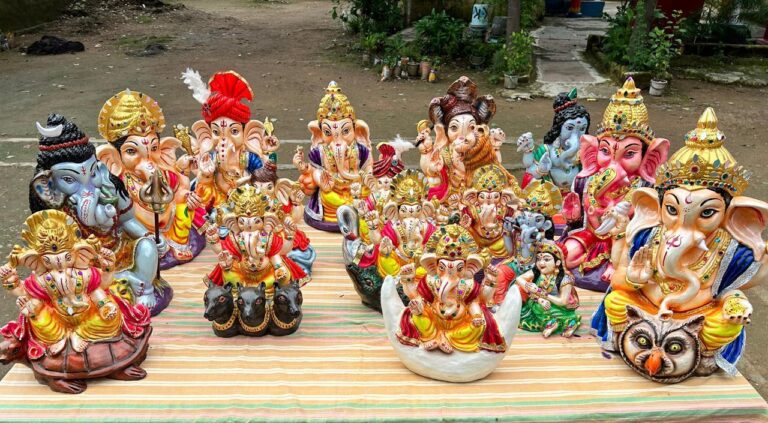 आस्था के साथ पर्यावरण संरक्षण का संदेश दे रही बंदियों की गणेश प्रतिमाएं….