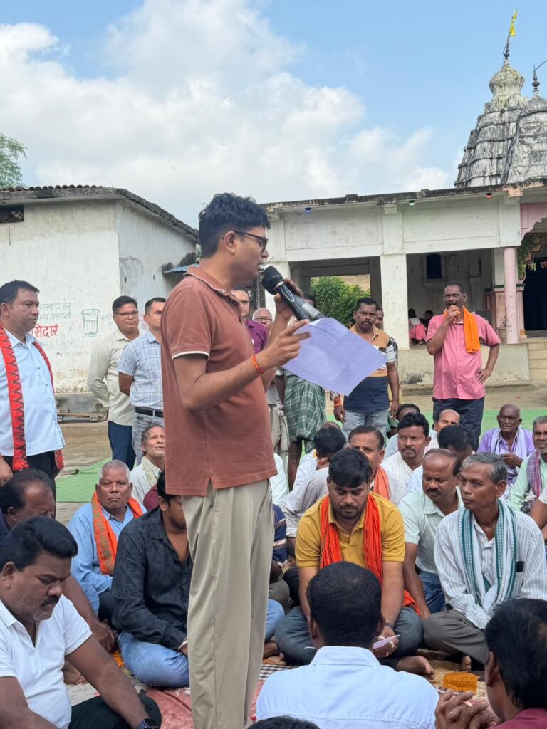 ग्राम सकरबोगा में वित्त मंत्री ओ.पी. चौधरी ने ग्रामीणों से किया आत्मीय संवाद, ग्रामीणों की समस्याएं सुनीं, विकास कार्यों में तेजी का दिया भरोसा….