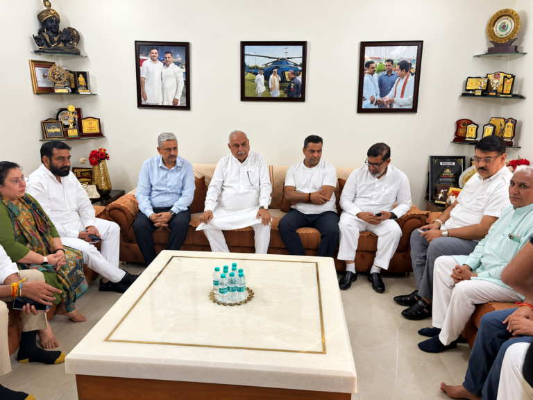 कांग्रेस नेता मनीष खटाना की माता के निधन पर नेता प्रतिपक्ष भूपेंद्र सिंह हुड्डा ने दी श्रद्धांजलि