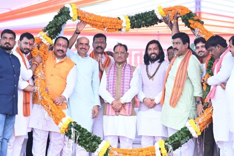 ‘आशीर्वाद का दीया’ अभियान का भव्य शुभारंभ, 10 हजार दीपों से जगमगाया खाड़ाबांध तालाब, सारंगढ़-बिलाईगढ़ में सेवा व सुशासन का शंखनाद….