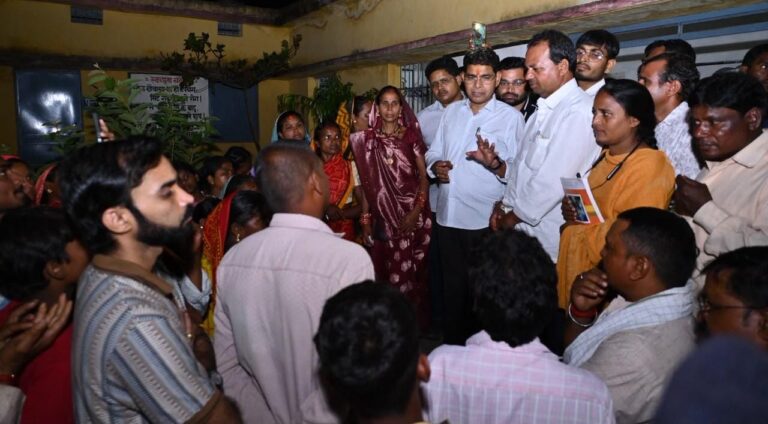 बाढ़ पीड़ितों के बीच पहुंचे राजस्व मंत्री टंक राम वर्मा, लखना, बेमता और बलौदीखुर्द का दौरा कर जताया संबल…..
