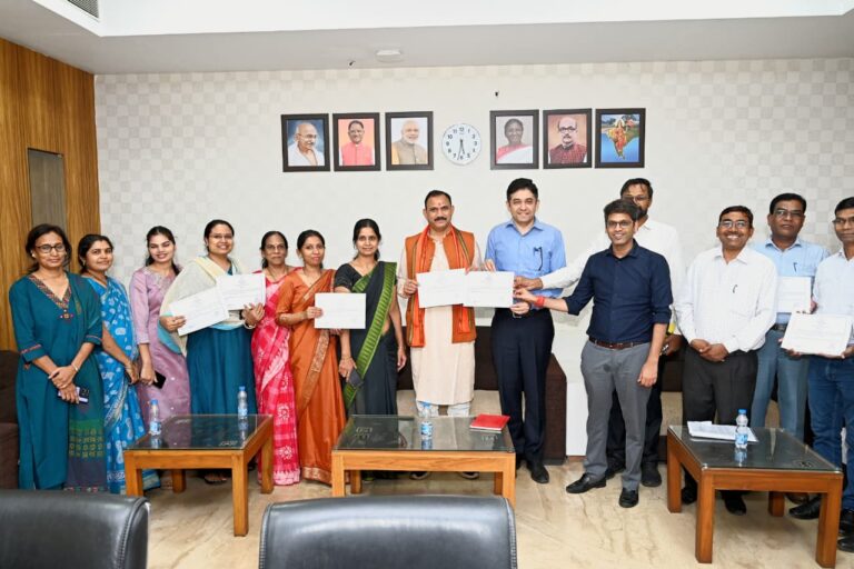 स्वास्थ्य विभाग की ई-ऑफिस संचालन में उल्लेखनीय उपलब्धि, मंत्री श्याम बिहारी जायसवाल ने दी बधाई…..