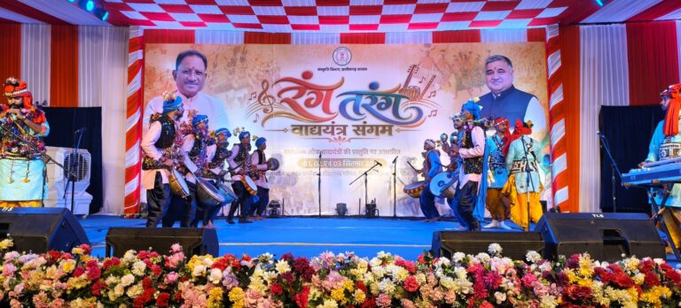 गुदुम बाजा और मोहरी की पारंपरिक धुनों से सजा ‘रंग-तरंग’ का दूसरा दिन, लोकवाद्यों की सुरमयी प्रस्तुतियों ने बिखेरा छत्तीसगढ़ी संस्कृति का रंग, लोक कलाकारों और बच्चों का हुआ उत्साहवर्धन……