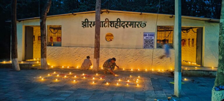 ‘बस्तर सेवा संकल्प अभियान’ के तहत शहीदों की याद में 1986 स्थानों पर जलाए गए दीये…..