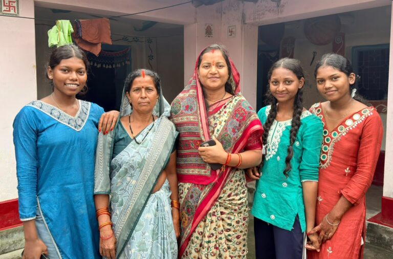 मंत्री लक्ष्मी राजवाड़े पहुंचीं ग्राम कुंजनगर, महिलाओं से किया आत्मीय संवाद, सेवा संकल्प अभियान के तहत महतारी वंदन और प्रधानमंत्री मातृ वंदना योजना की हितग्राहियों से जानी योजनाओं की उपयोगिता….