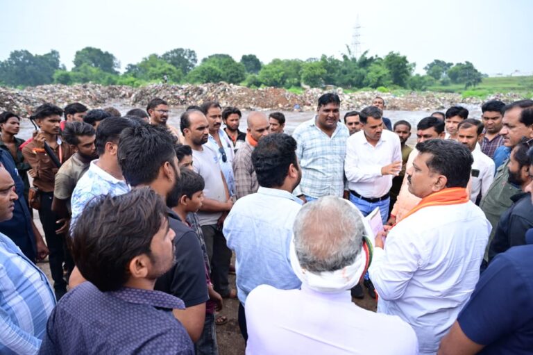 उप मुख्यमंत्री विजय शर्मा ने कवर्धा के ट्रांसपोर्ट नगर का किया निरीक्षण….