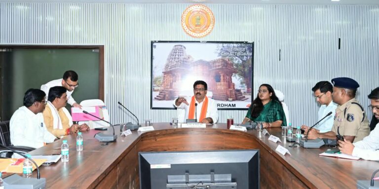 उप मुख्यमंत्री विजय शर्मा ने कबीरधाम के गौसेवकों एवं अधिकारियों की ली बैठक, गौधन की सुरक्षा, देखभाल एवं संरक्षण के लिए ठोस व्यवस्था बनाने के निर्देश….