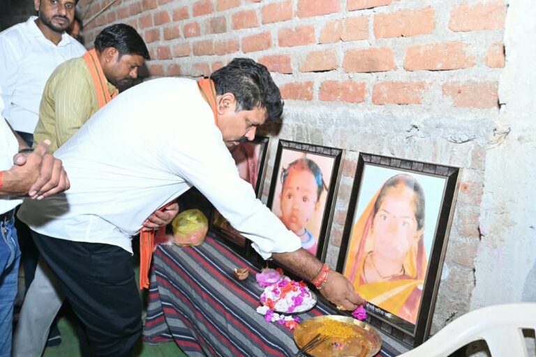 उप मुख्यमंत्री विजय शर्मा ने महाराष्ट्र सड़क हादसे में मृतकों के परिजनों से मिलकर व्यक्त की संवेदना….