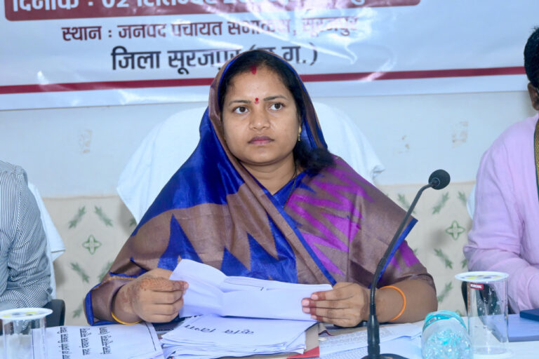 मंत्री लक्ष्मी राजवाड़े ने सूरजपुर और भैयाथान में विकासखंड स्तरीय समीक्षा बैठकों में योजनाओं की प्रगति की समीक्षा की….