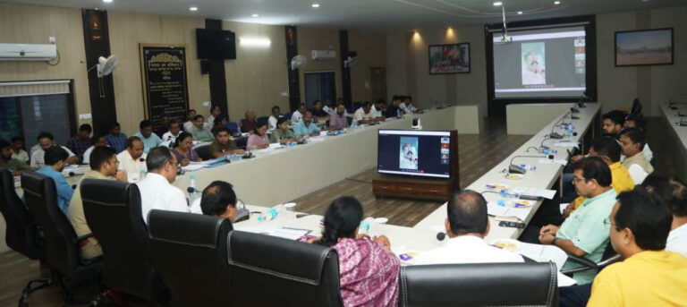 सेवा संकल्प अभियान के सफल क्रियान्वयन को लेकर प्रभारी मंत्री अरुण साव ने ली वर्चुअल बैठक…..