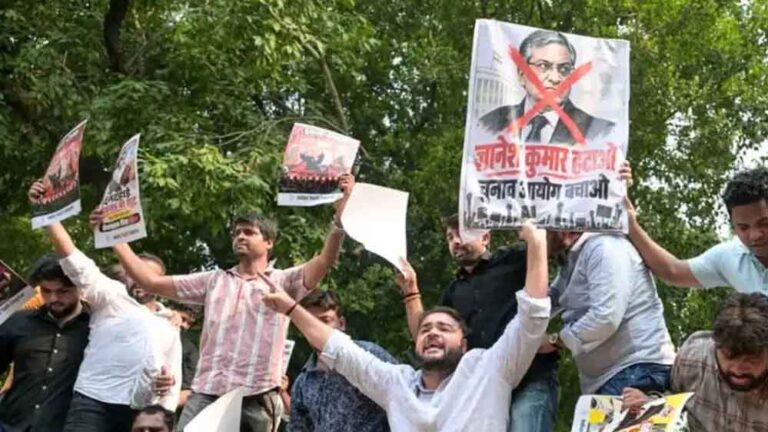 हार्वर्ड-MIT के 400 भारतवंशी चुनाव आयोग के समर्थन में आए, अभिजीत दीपके को जवाब