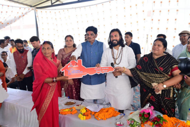 सेवा संकल्प अभियान : बंगोली में जनचौपाल लगाकर मंत्री गुरु खुशवंत साहेब ने सुनीं ग्रामीणों की समस्याएं….