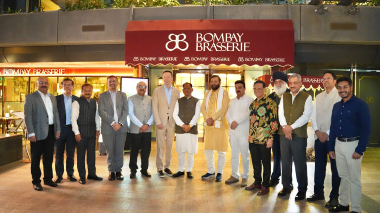 सिंगापुर प्रवास का पहला दिन, मुख्यमंत्री विष्णु देव साय की गार्डन्स बाय द बे के साथ महत्वपूर्ण चर्चा, सिंगापुर बिजनेस फेडरेशन के लीडरशिप डिनर में हुए शामिल…..