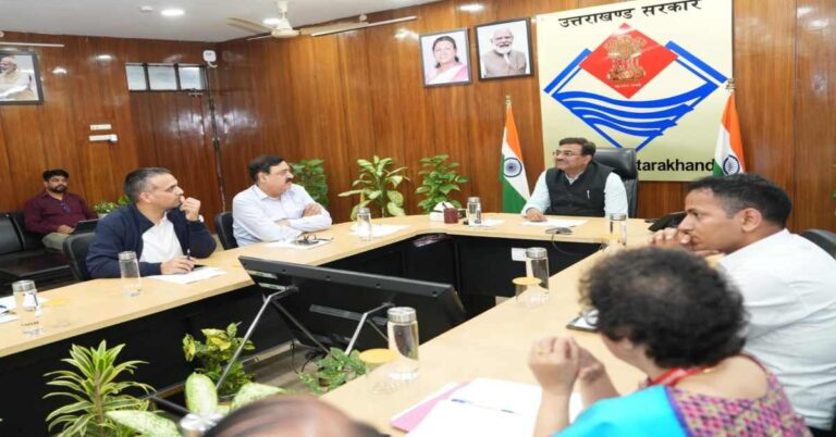 Uttarakhand News: उत्तराखंड में 108 एम्बुलेंस सेवा पर मुख्य सचिव सख्त, 3 लाख किमी चल चुकीं 50 पुरानी गाड़ियां जल्द बदलने के निर्देश….
