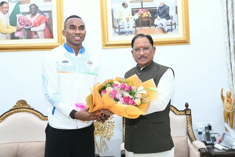 मुख्यमंत्री विष्णु देव साय से एशियन गेम्स के कांस्य पदक विजेता एथलीट अनिमेष कुजूर ने की सौजन्य मुलाकात…..