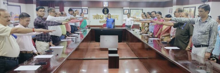 लोकभवन में सतर्कता जागरूकता सप्ताह का शुभारंभ, अधिकारियों और कर्मचारियों ने ली ईमानदारी और पारदर्शिता की शपथ….