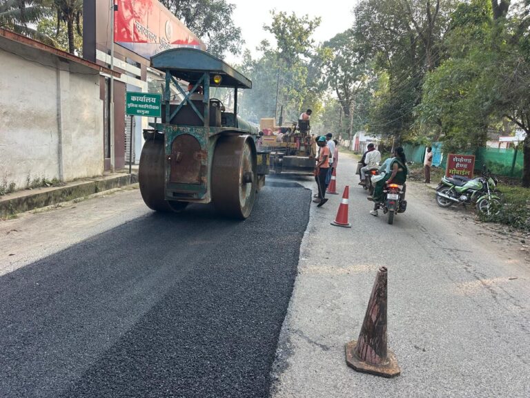 उप मुख्यमंत्री अरुण साव के निर्देश पर एक्शन में पीडब्ल्यूडी, सड़कों की मरम्मत युद्धस्तर पर शुरू….