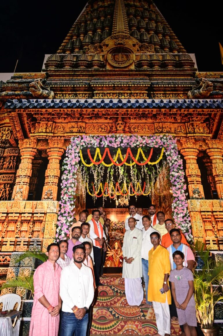 नवरात्रि पर उप मुख्यमंत्री विजय शर्मा ने पिपरिया में विभिन्न दुर्गा उत्सव समितियों के पंडालों में पहुंचकर की पूजा-अर्चना….