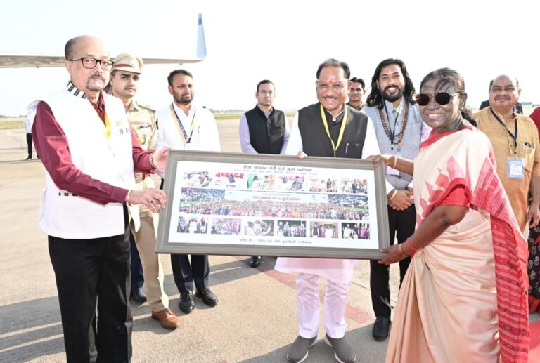 राष्ट्रपति द्रौपदी मुर्मु छत्तीसगढ़ प्रवास के पश्चात रायपुर से हुईं रवाना….