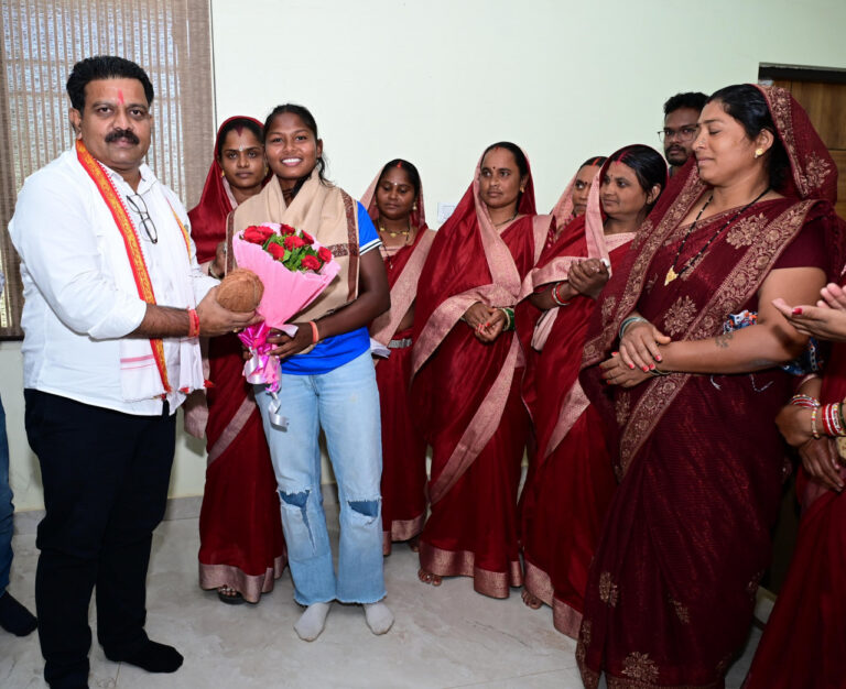 एशिया कप विजेता गीता यादव से मिले उप मुख्यमंत्री एवं कवर्धा विधायक विजय शर्मा….